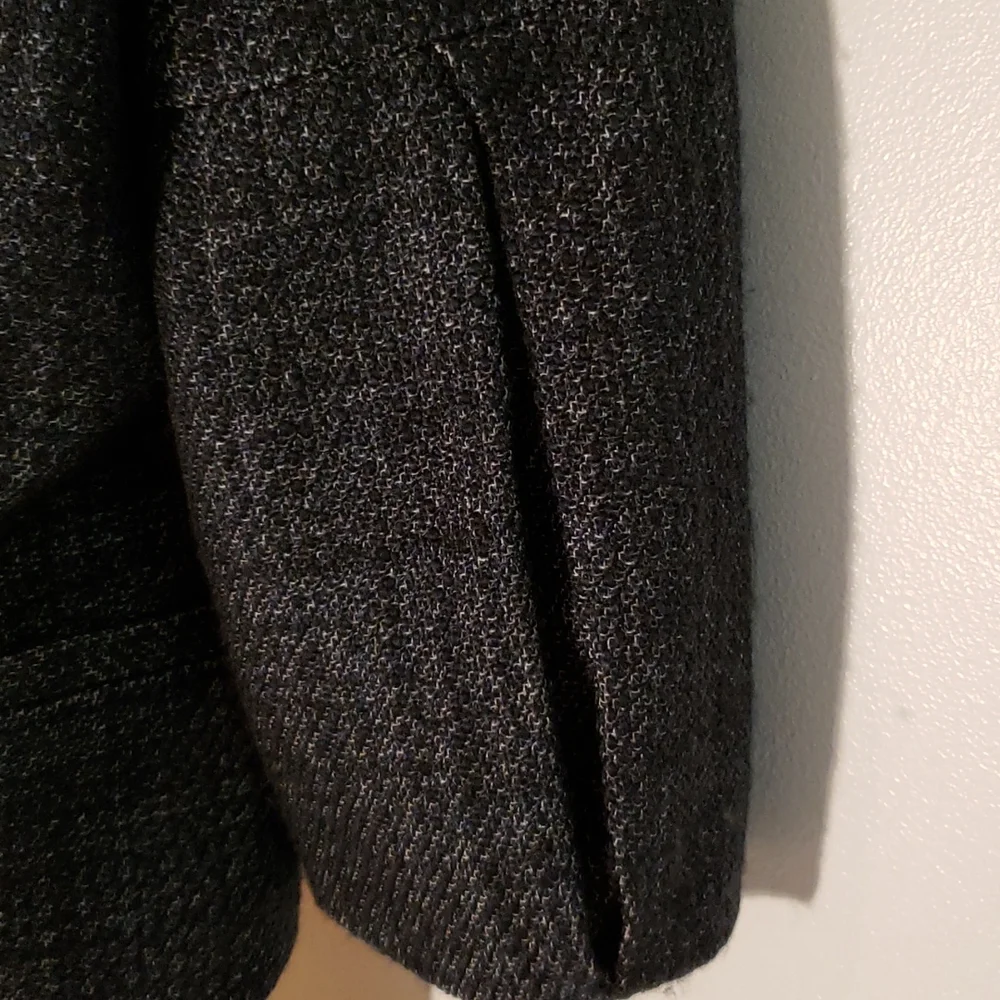 Ann Taylor Loft blazer in a size 6. Excellent condition. It is blue and black - Picture 4 of 8